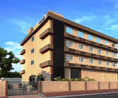 https://imgcld.yatra.com/ytimages/image/upload/t_hotel_yatra_city_desktop/v1449073920/Domestic Hotels/Hotels_Bhuj/Click Hotel/SideView.jpg